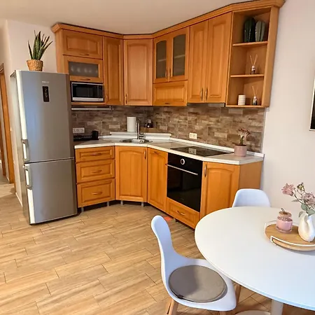 Theo Apartment